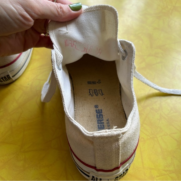 90’s Low Top Converse - Picture 6 of 11